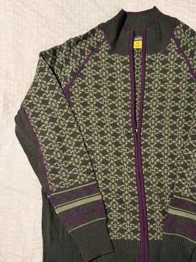 Merino-blend Cabela’s zipper cardigan, size M